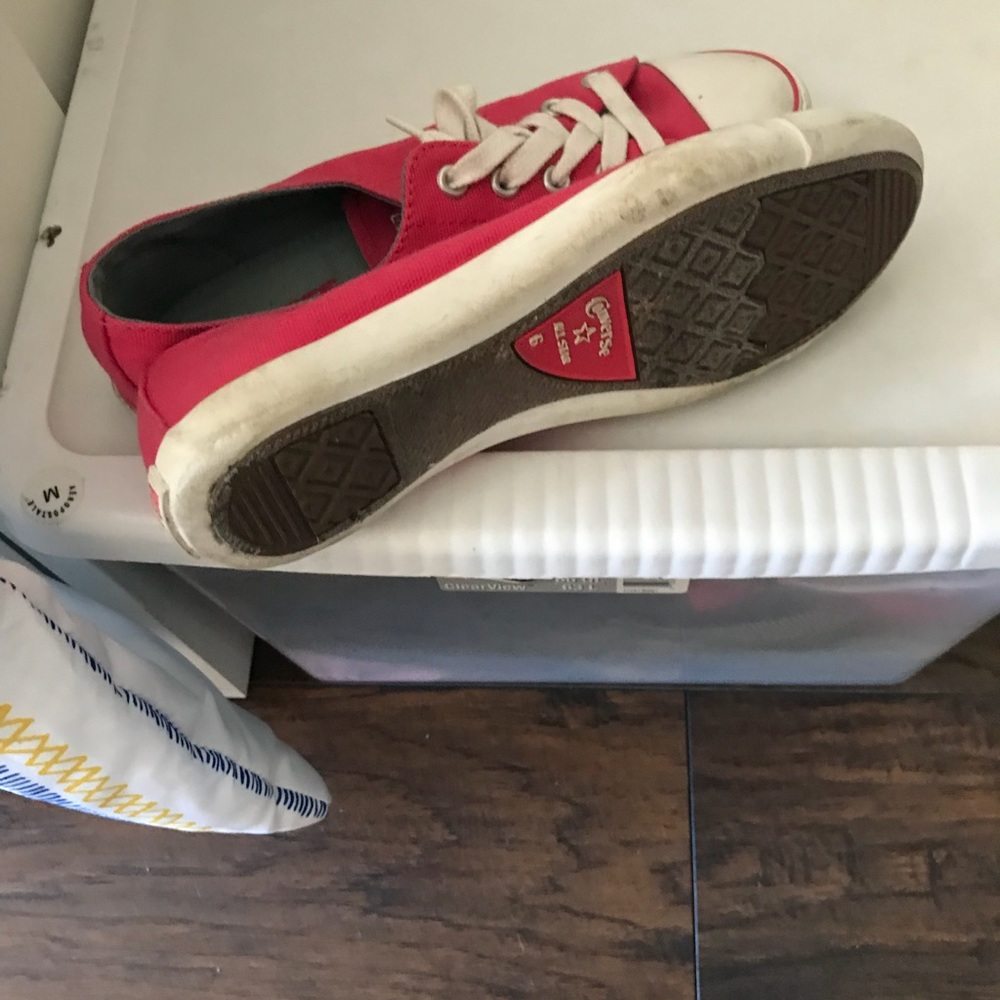 Pink converse - Picture 2 of 2